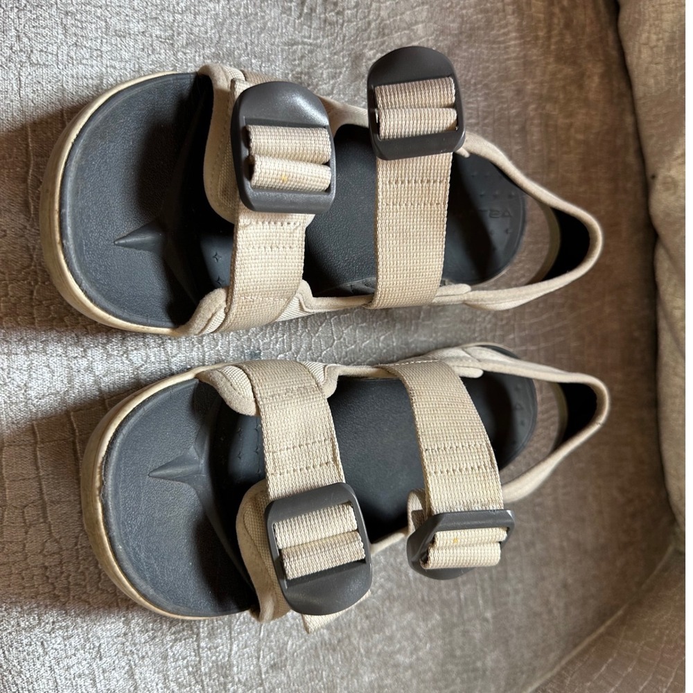 Astral Webber Sandals Womens Tan Gray Outdoor Water Hiking Shoes Buckle Straps 9